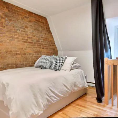 Golden Cross // Typical Old Quebec Appartement Екстер'єр фото