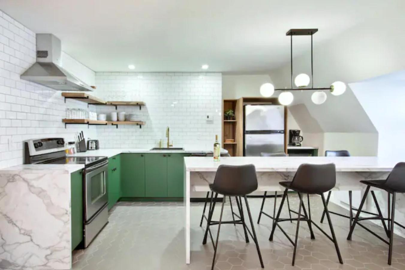 Golden Cross // Typical Old Quebec Appartement Екстер'єр фото