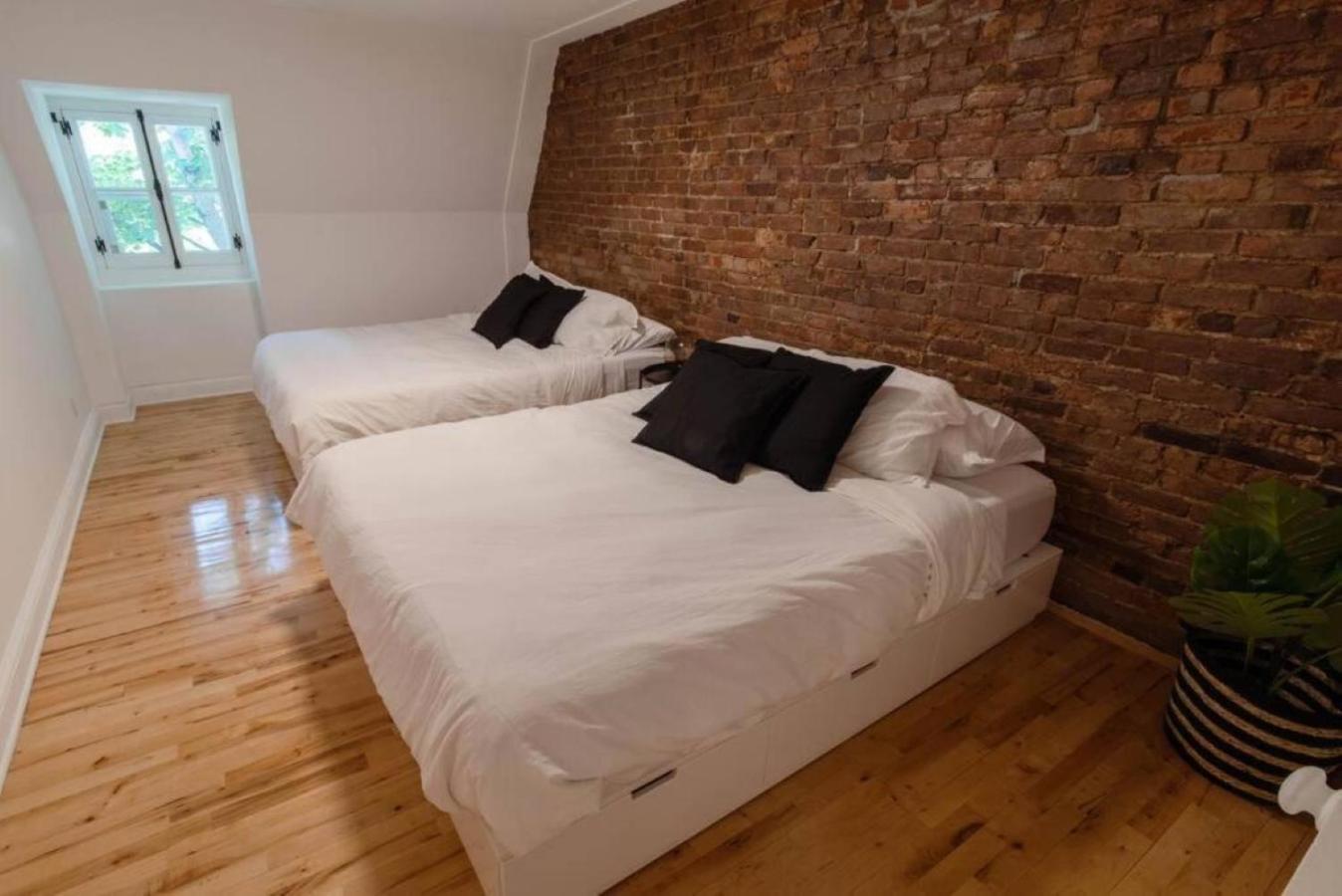 Golden Cross // Typical Old Quebec Appartement Екстер'єр фото