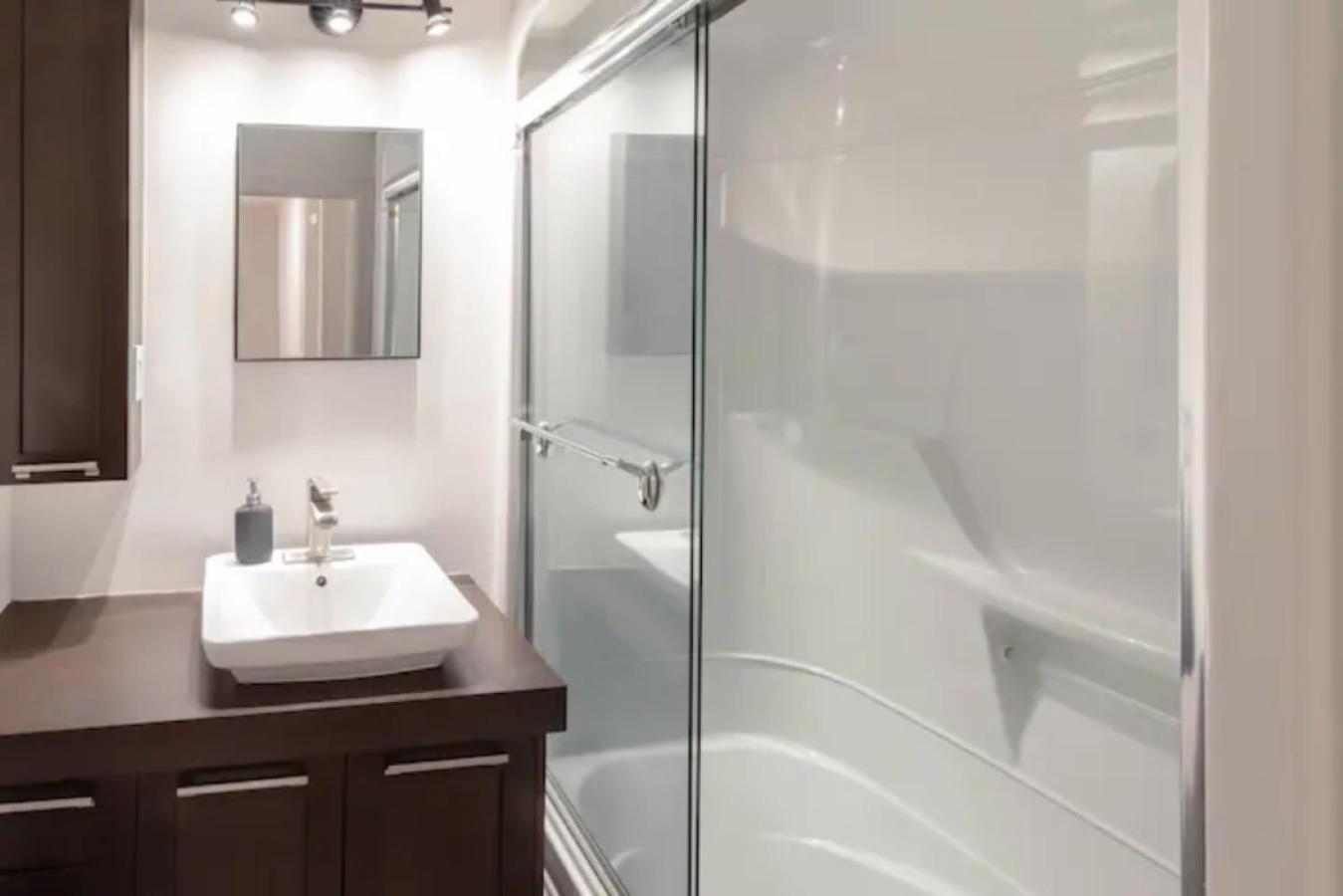 Golden Cross // Typical Old Quebec Appartement Екстер'єр фото