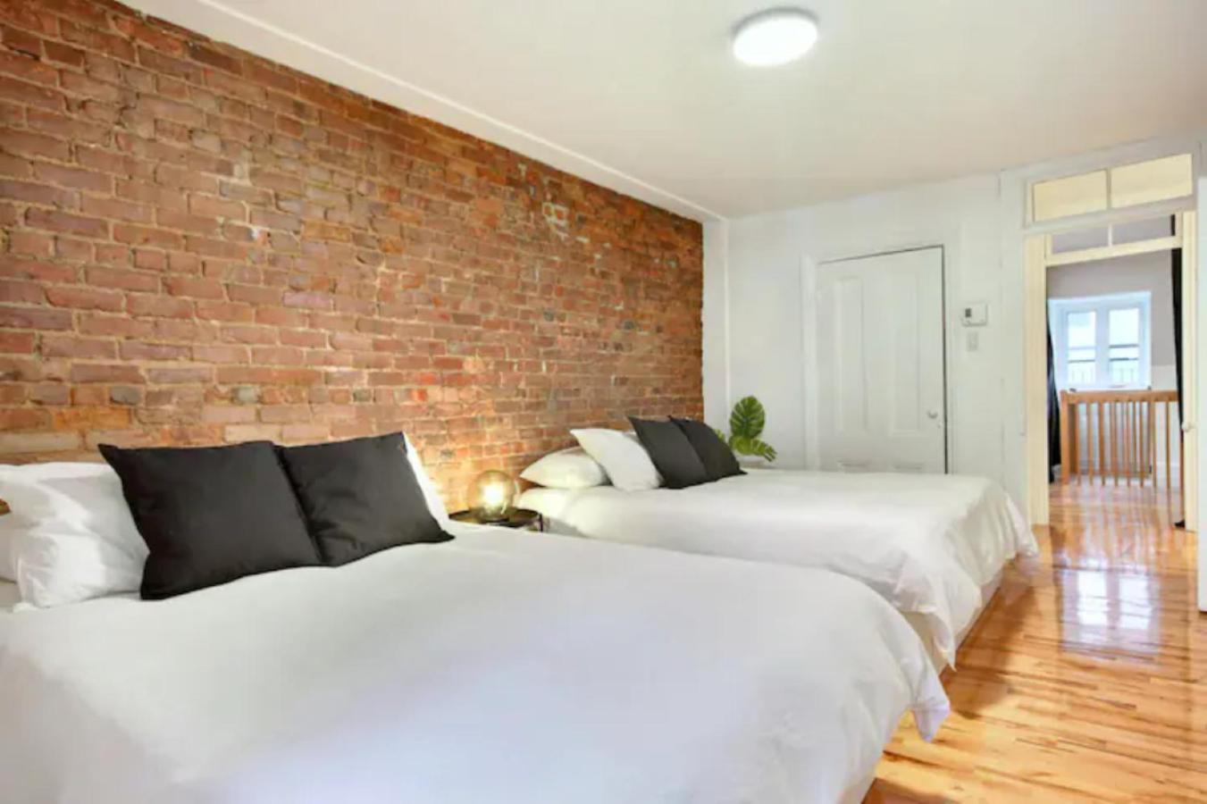 Golden Cross // Typical Old Quebec Appartement Екстер'єр фото