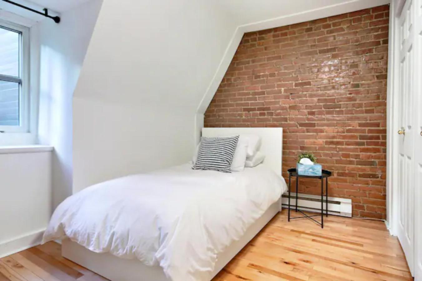 Golden Cross // Typical Old Quebec Appartement Екстер'єр фото