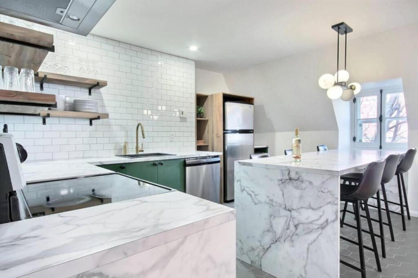 Golden Cross // Typical Old Quebec Appartement Екстер'єр фото